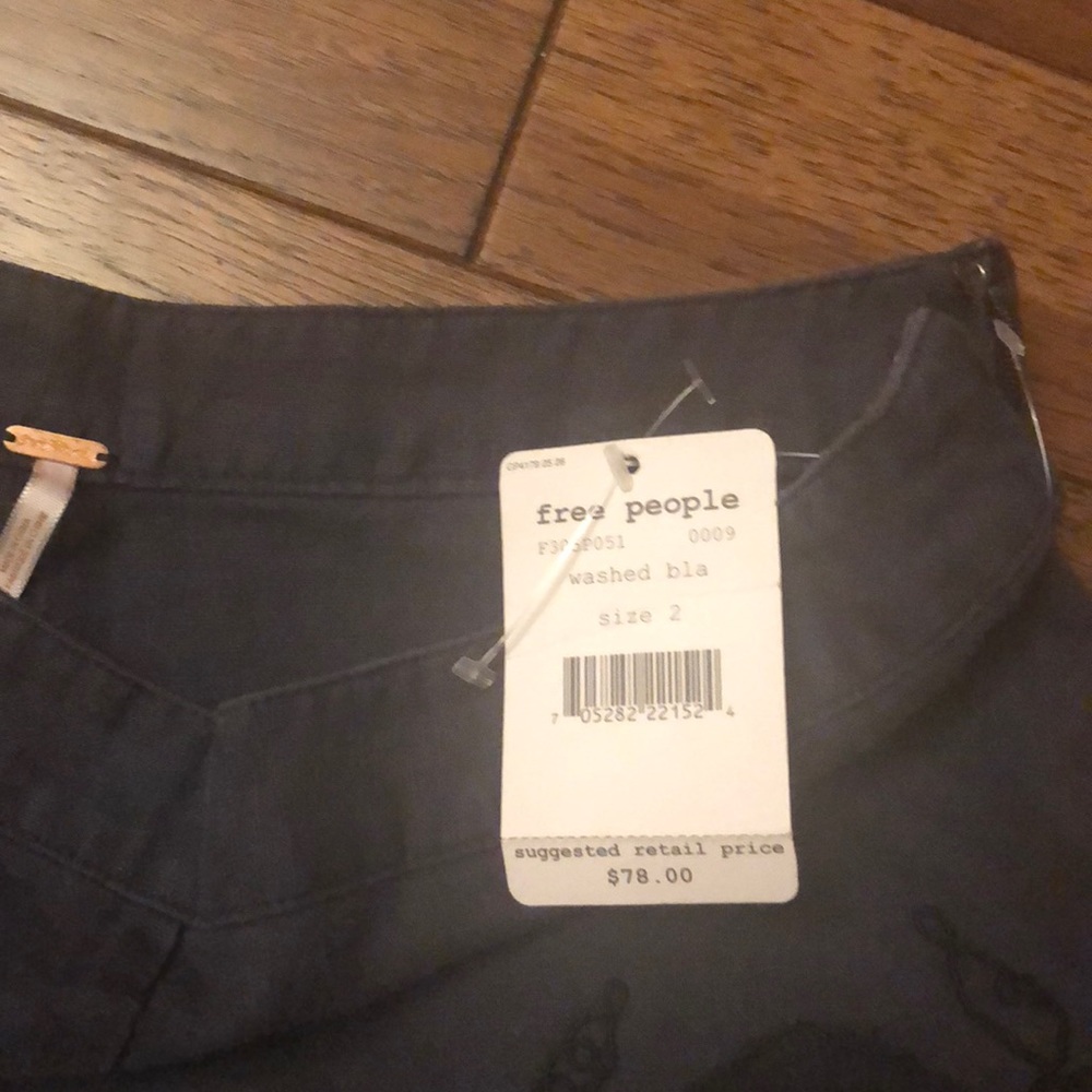 Shorts - Picture 3 of 3